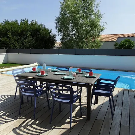 Maison 6 Avec Piscine Chauffee A St-hilaire Feriehus