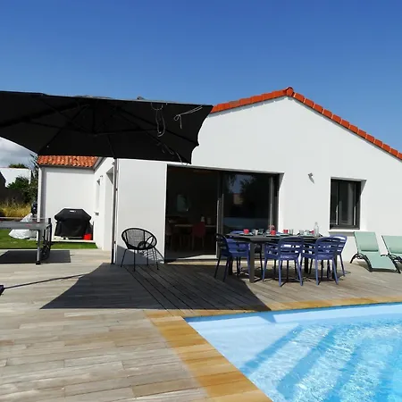 Maison 6 Avec Piscine Chauffee A St-hilaire * Сент-Илер-де-Рье