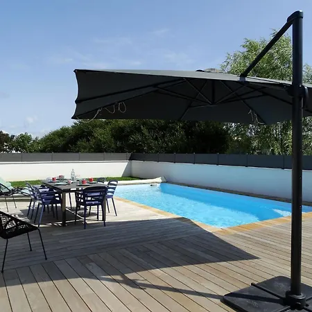 Дом отдыха Maison 6 Avec Piscine Chauffee A St-hilaire *