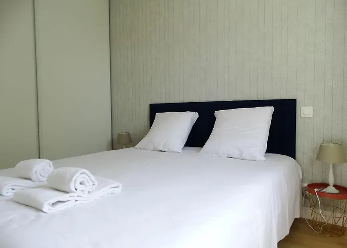 Maison 6 Avec Piscine Chauffée à St-hilaire *